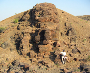 A 25-km-long dike located northwest of the town of Dhule, India